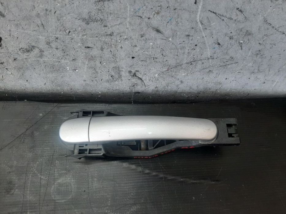 Maner exterior dreapta fata skoda octavia 2 1z3 6y0837885