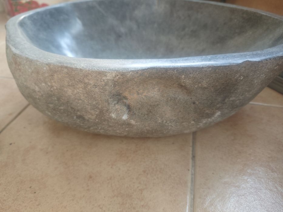 Продавам каменна мивка
