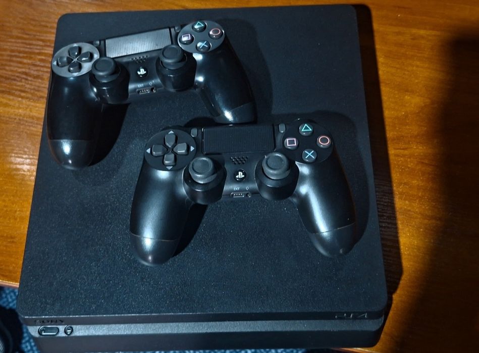 Продам  PS4 slim