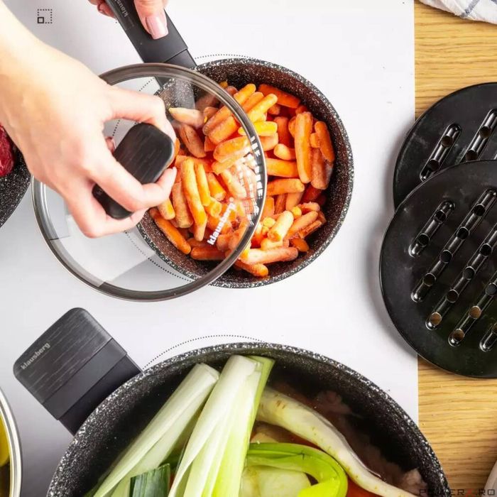 Set oale si tigai, 12 bucati, acoperit antiaderent, negru cu manere