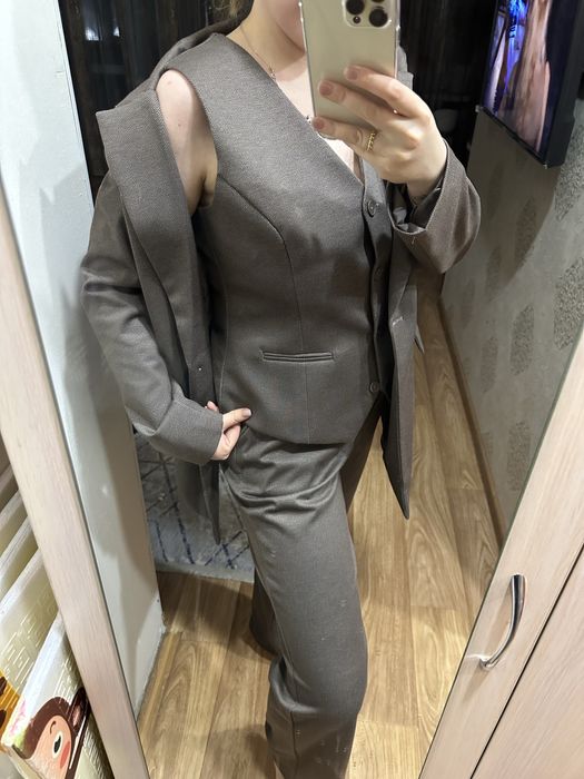 Продам костюм новый