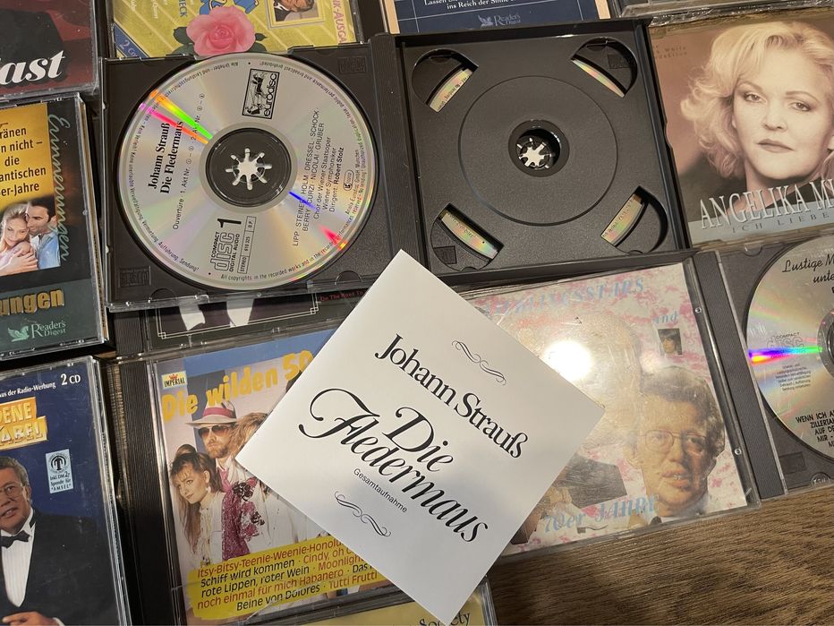 Колекция оригинални компакт дискове