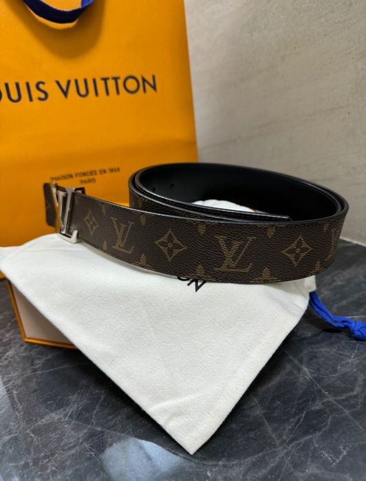 Curea 100% originala Louis Vuitton Initiales 40mm Reversible M9821