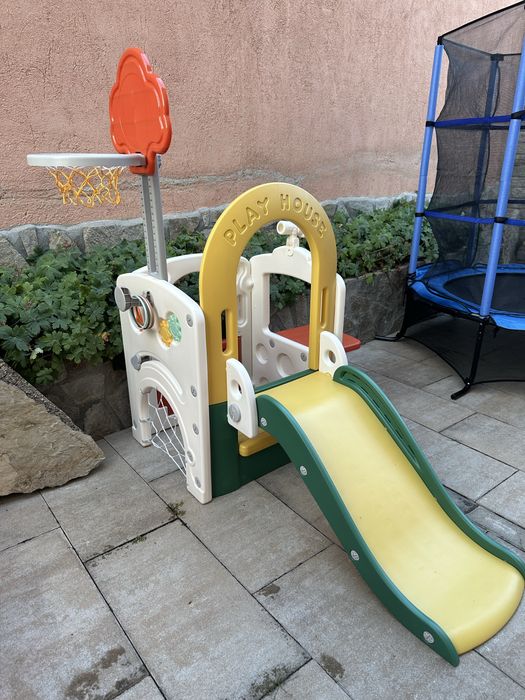 Детска къщичка с пързалка