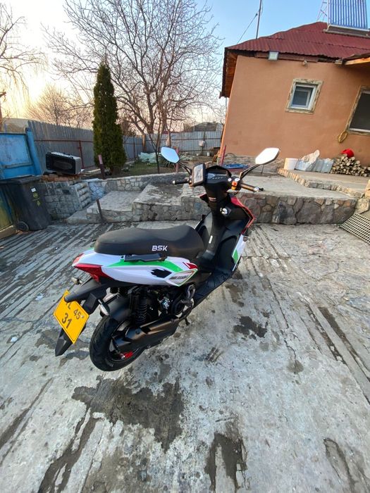 Vând scuter fără permis ca nou 50cc 2026