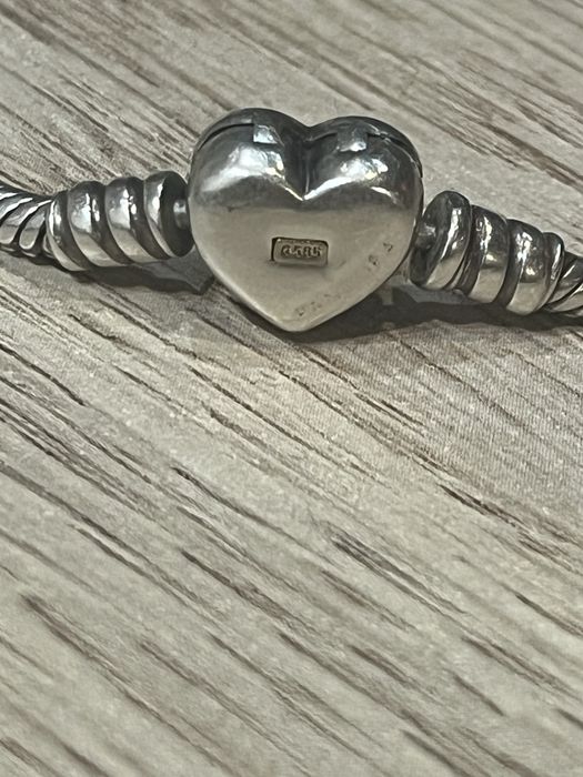 оригинална Pandora Moments гривна със златно сърце (модел 599380C00).
