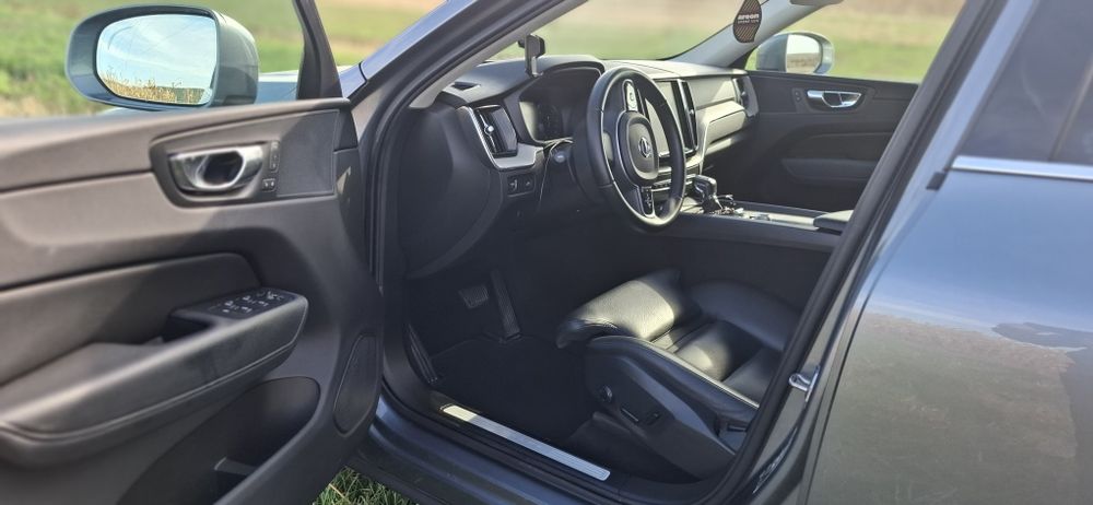 VOLVO XC60 2018 — imagine 10