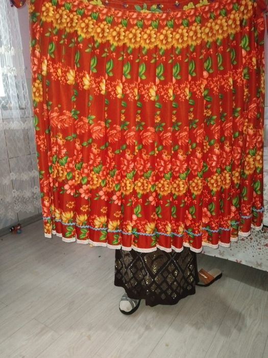 Vand fuste de anul nou traditionale am si de copii  sunt toate culorie