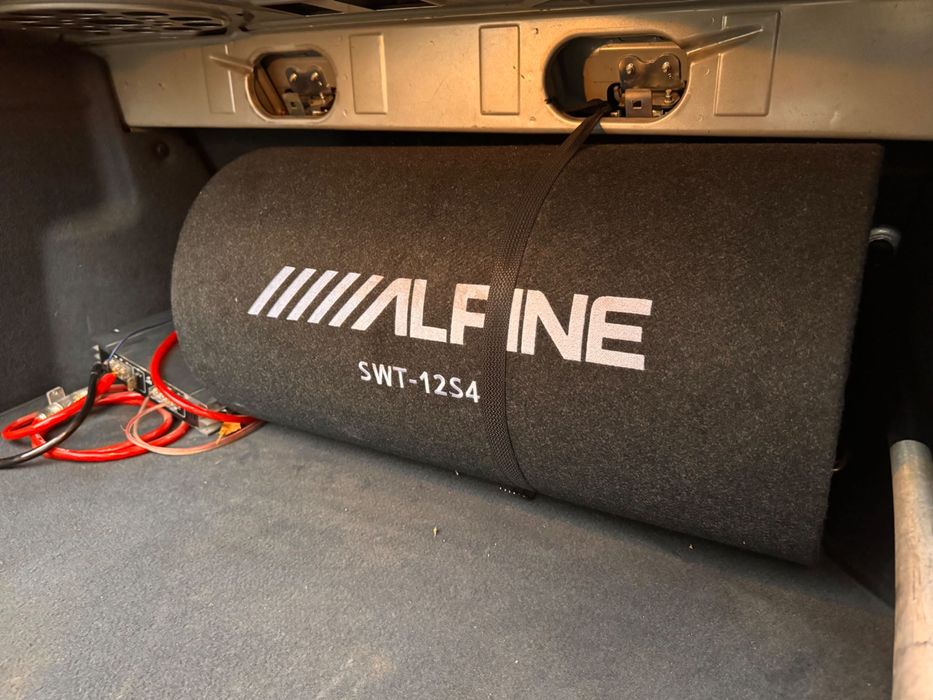 Бас Каса и Усилвател Комплект с Кабели Alpine