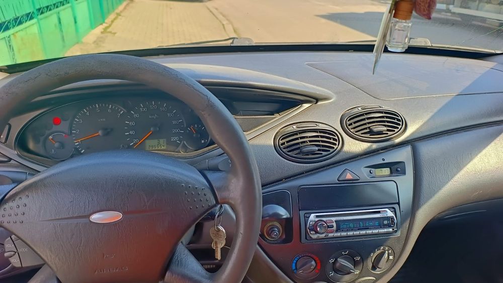 Ford Focus  1.4 benzina