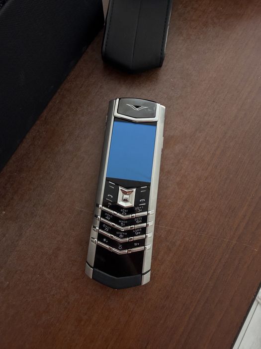 VERTU телефон новый в отличном состоянии