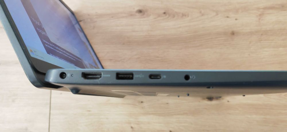 Мощен лаптоп Dell Latitude 3540 с 10-ядрен Core i5-1335U и 15.6'' FHD 8GB DDR4/256 GB SSD 54Wh Windows 11, без Web камера