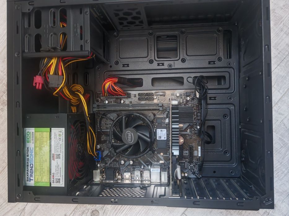 Настолен офис компютър i5 9400 256 GB SSD 8Gb RAM DD4