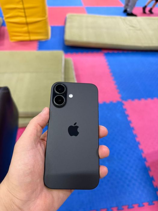 Продам Айфон 16 в отличном состоянии