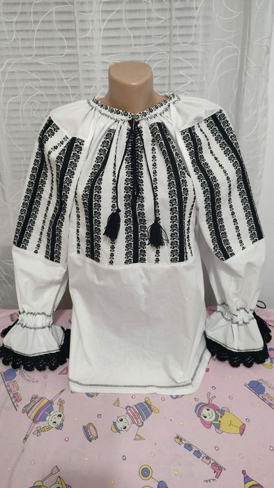 Ie tradițională,noua, cu motive florale țesute