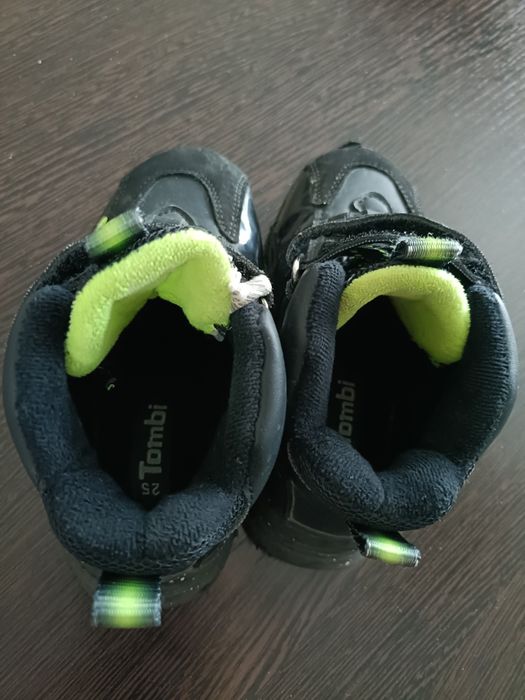 Продам кроссовки для мальчика