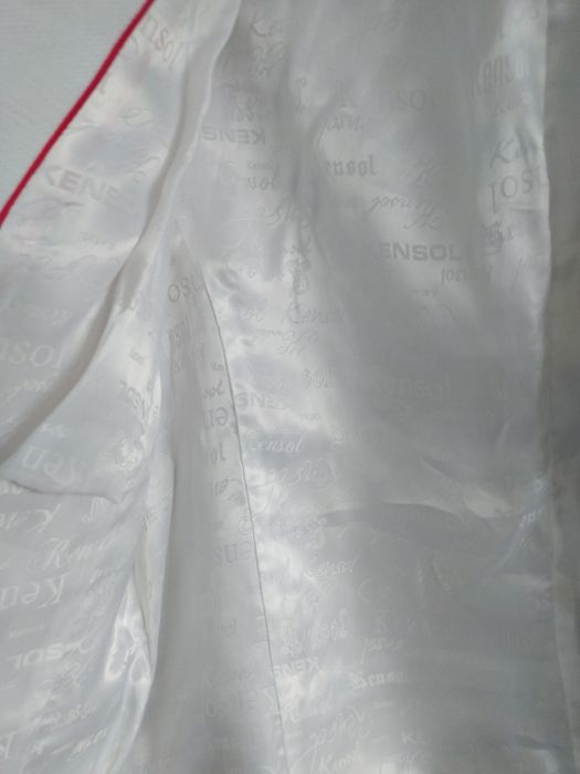 Дамско бяло сако