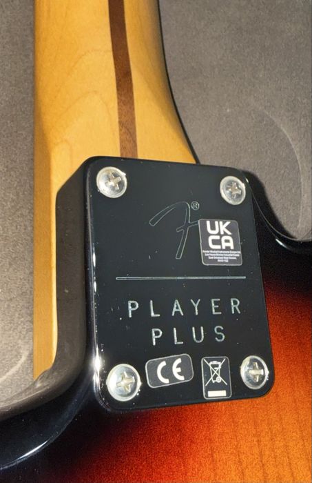 (Chitară electrică + Pedalieră) Fender Stratocaster Player plus