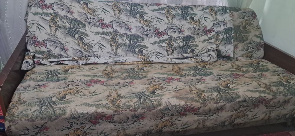 Divan kreslo 2tadan narxi kelishiladi manzil Yangihayot Choshtepa