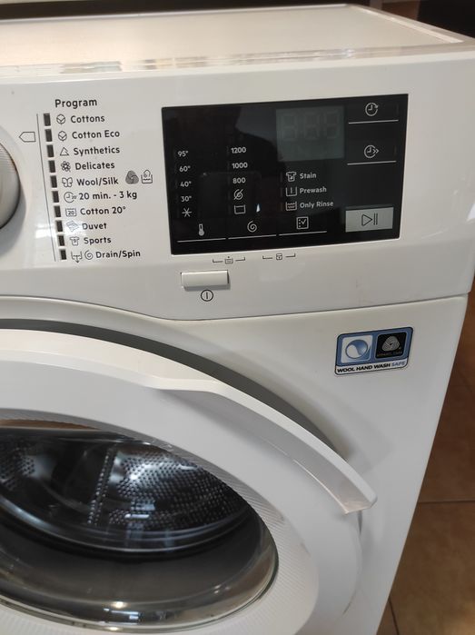 Пералня AEG автоматична