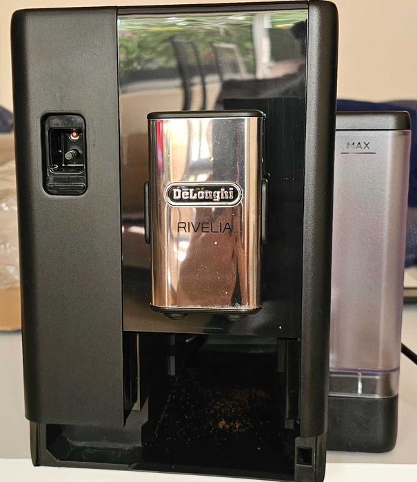 Expressor automat Rivelia Delongi