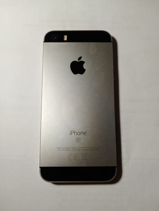 Продам iPhone SE 2016