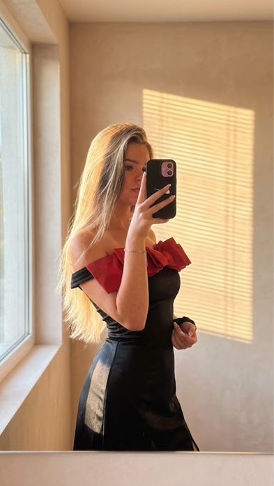 Дамска черна ежедневна рокля с панделка