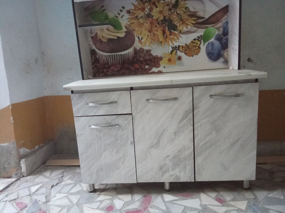 Kuxni sotiladi yangi hech nima bolmagan