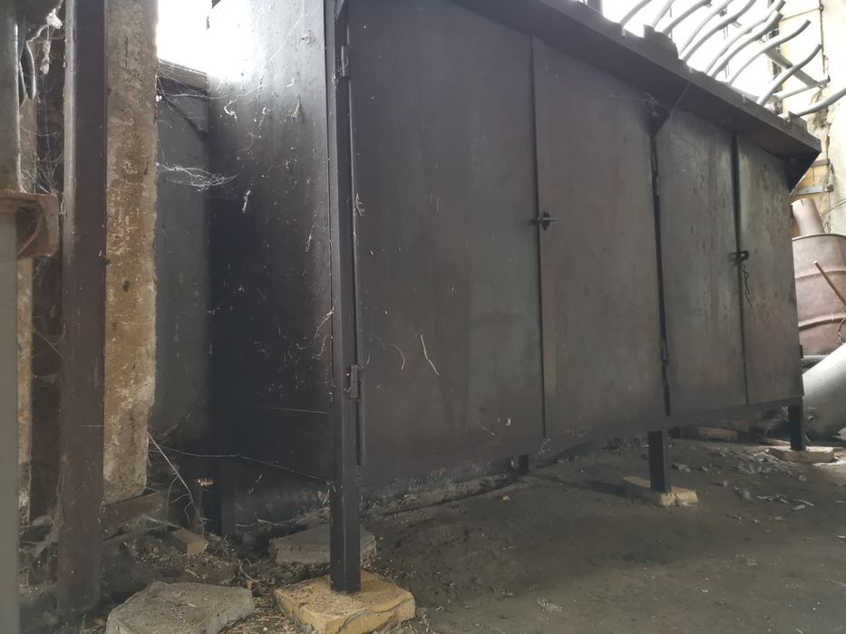 Двоен метален шкаф