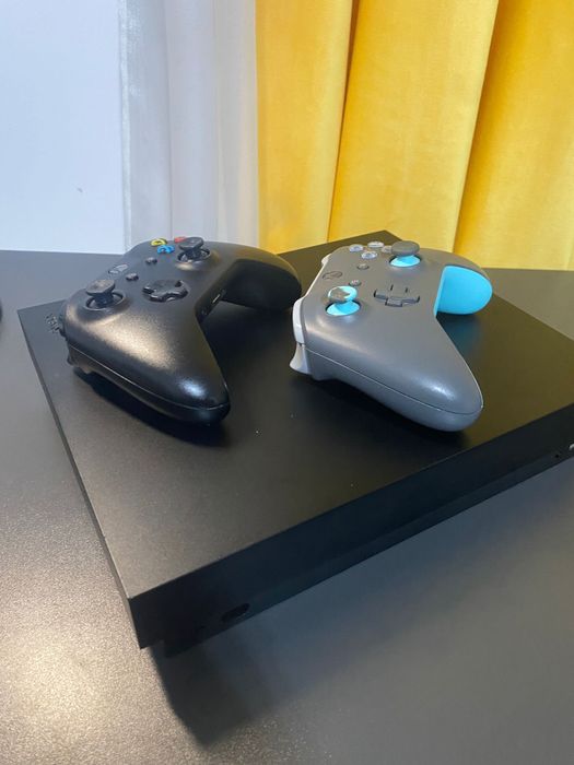 Xbox One X 1 TB 4k + volan