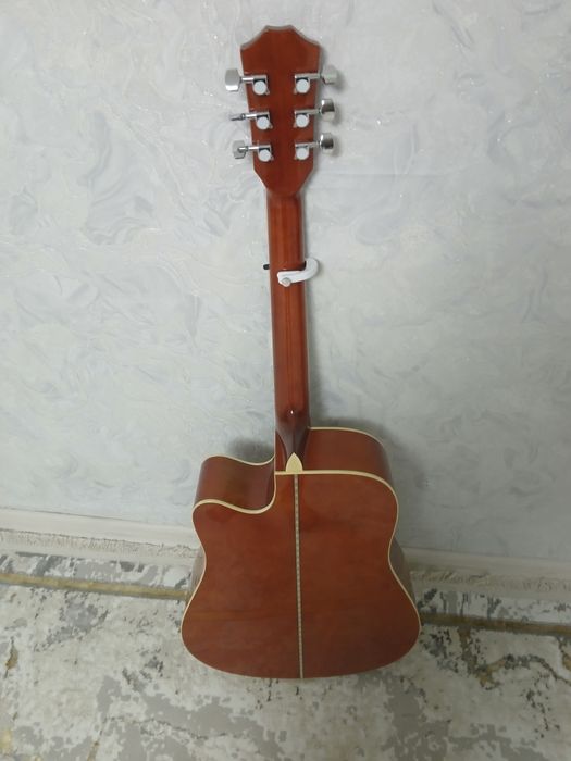 Продам гитару новая