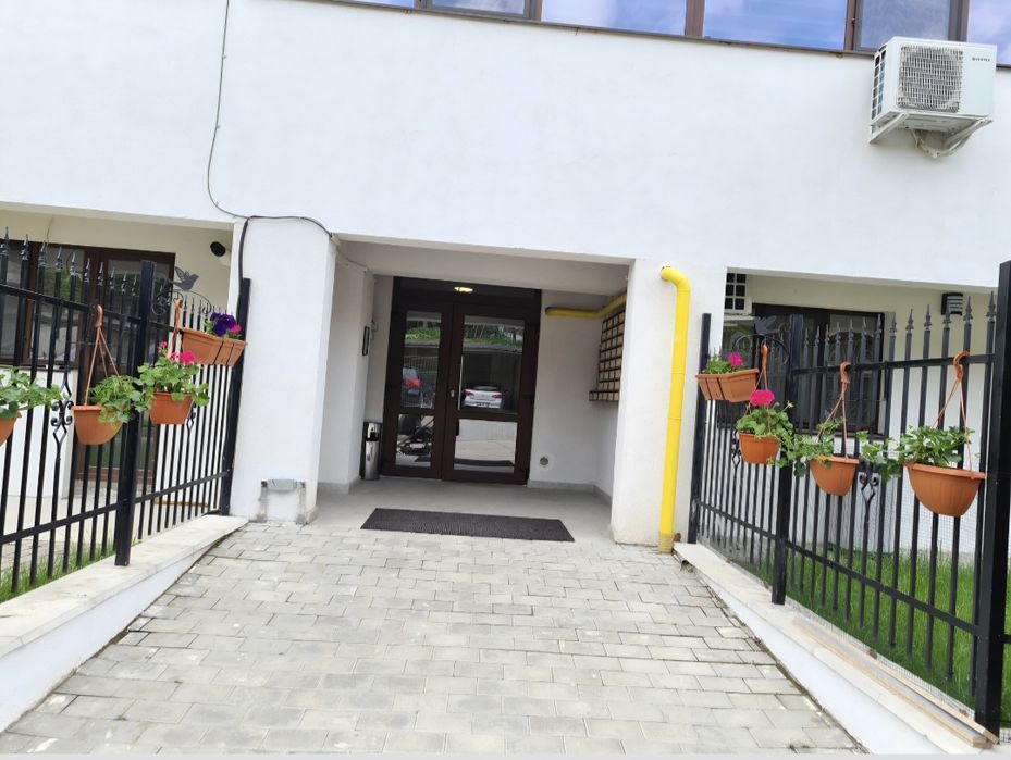 Persoana fizica inchiriez apartament  o camera incepand cu decembrie