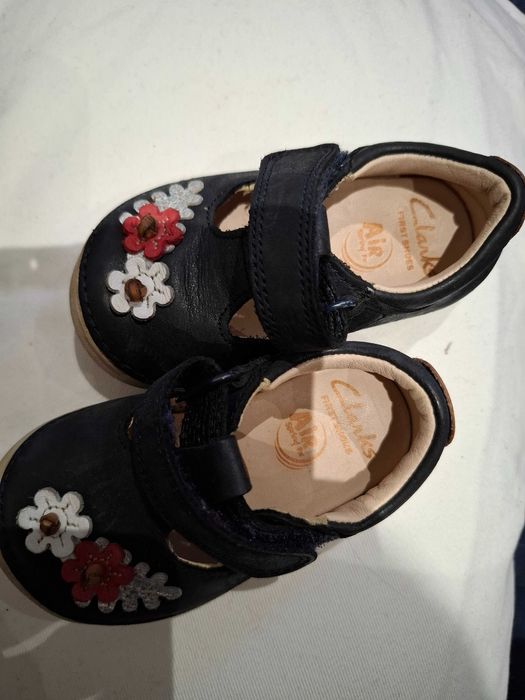 Сандали за прохождане Clarks