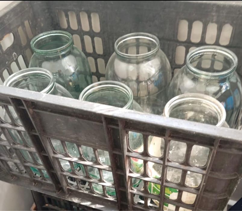 Продам  2–х литровые банки.