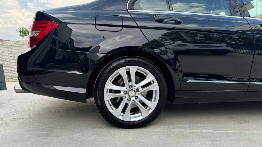 MERCEDES-BENZ C-Class 2011