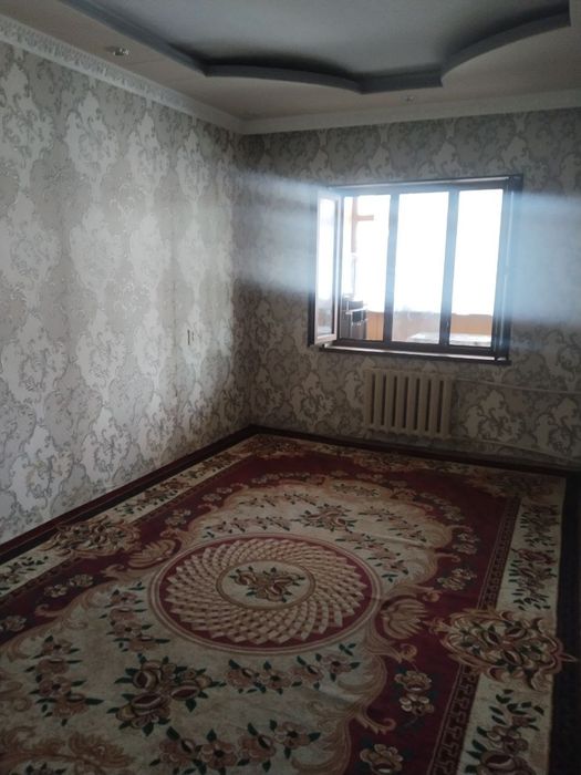 Arinda 3 xona 4 etaj 9 mikrarayon  makler xizmati bor