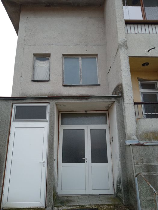 Дава се под наем Двустаен апартамент в с. Георги Добрево, Област Хасково - 56 кв.м за 102 € - Снимка #1