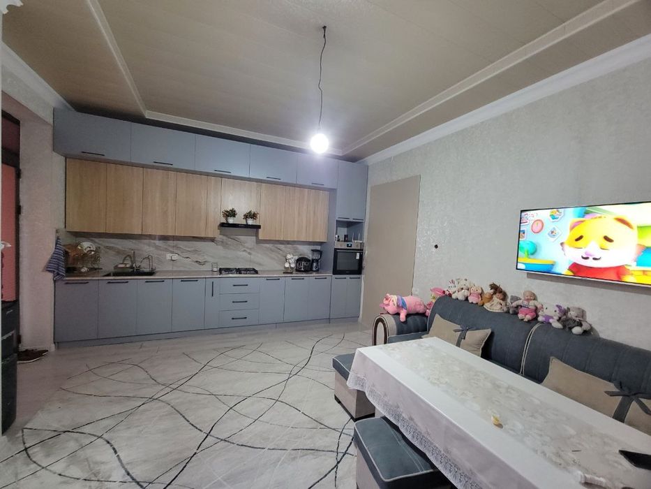 Hovli uchastka sotiladi