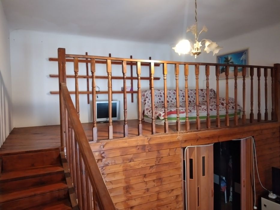 Vând sau schimb apartment o cameră situat in centru cu casă in localitatea Mândruloc  , Cicir  !
