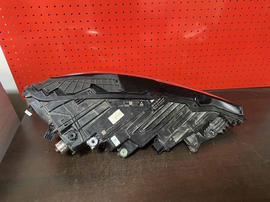 Far stanga full led matrix Audi Q8 cod 4M8941035