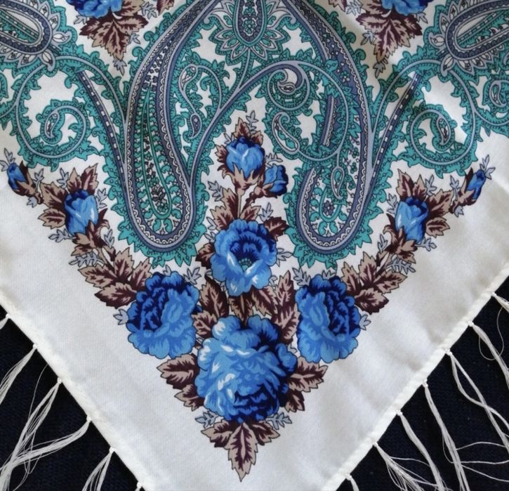 Batic din lânǎ rusesc in stil pavlovo posad