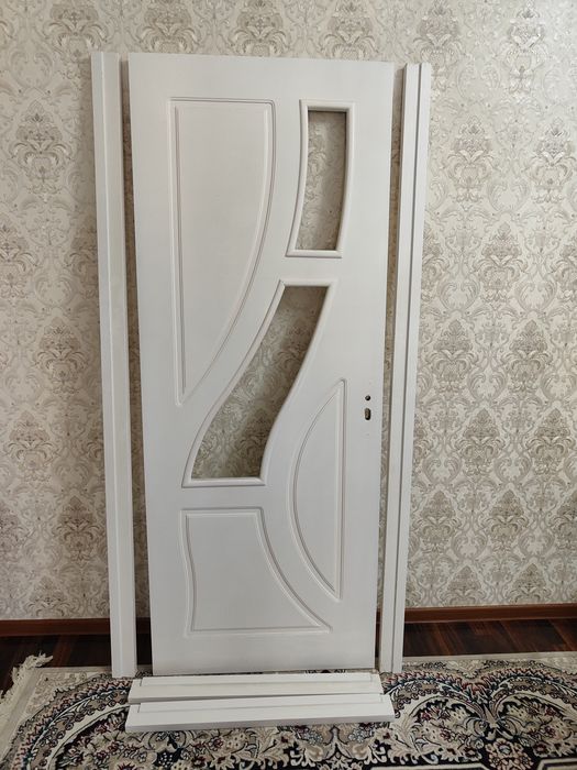 Eshik sotiladi 2x80 oq ideal