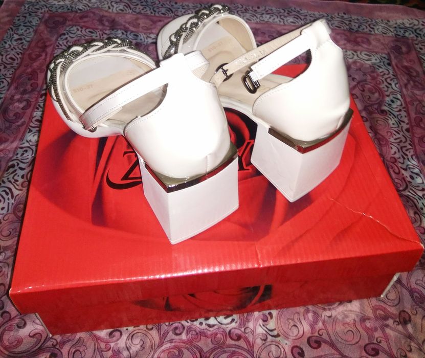 Tufli sotiladi yangi