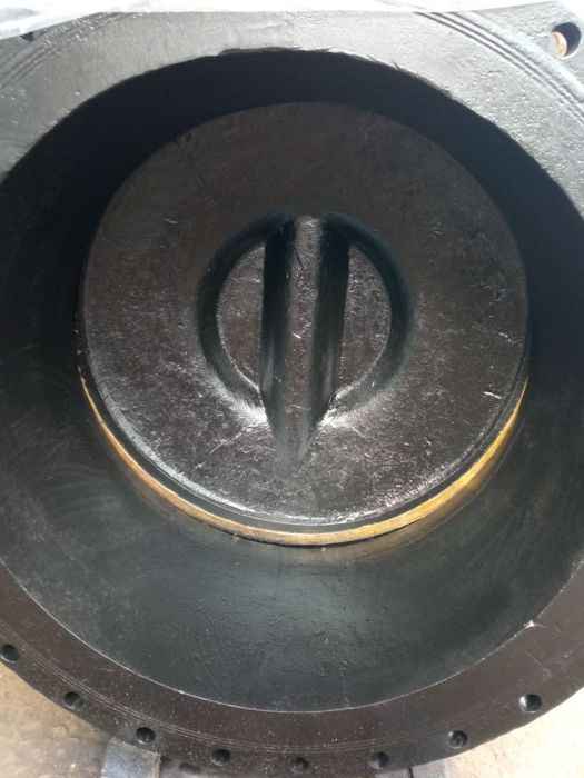 Продаётся задвижка чугунная Ду1000 Ру10