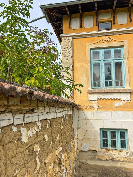 Красива двуетажна къща в с. Михалци