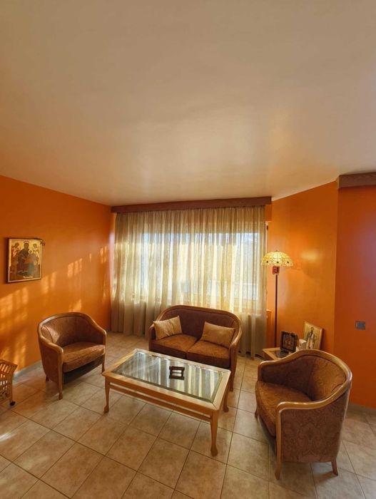 Продава се Къща в Добрич, Дружба 1 - 410 кв.м за 854 €/кв.м - Снимка #1