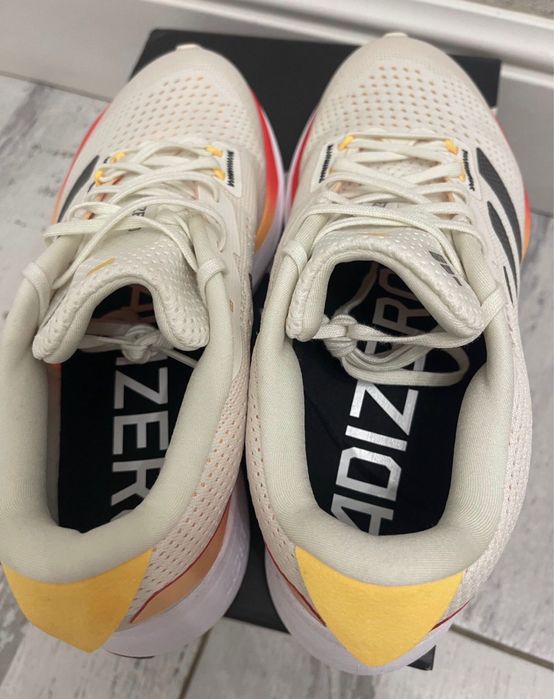 Кроссовки женские