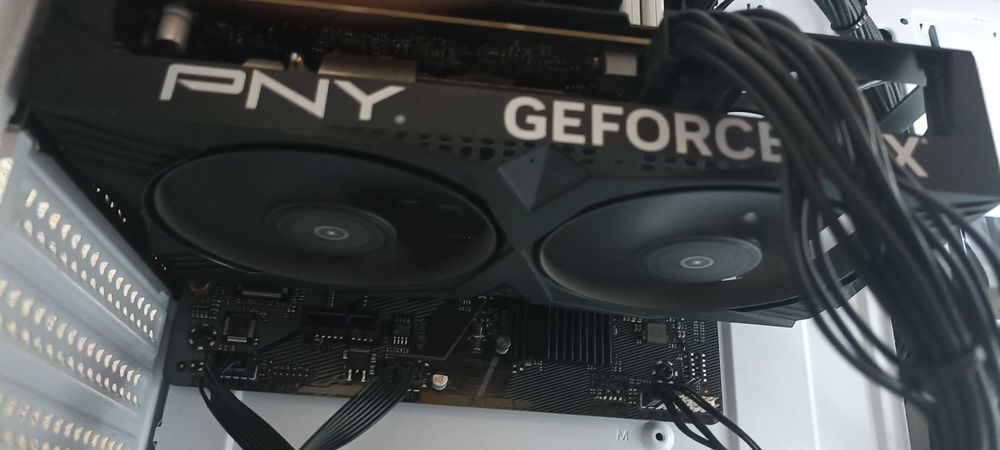 GeForce RTX 4060 8GB XLR8 Gaming.