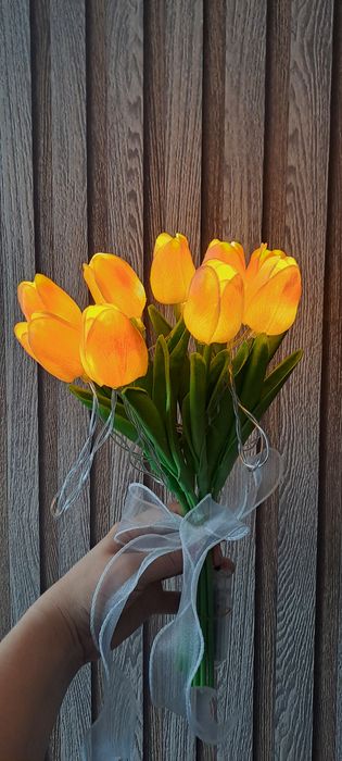 Розы из атласных лент