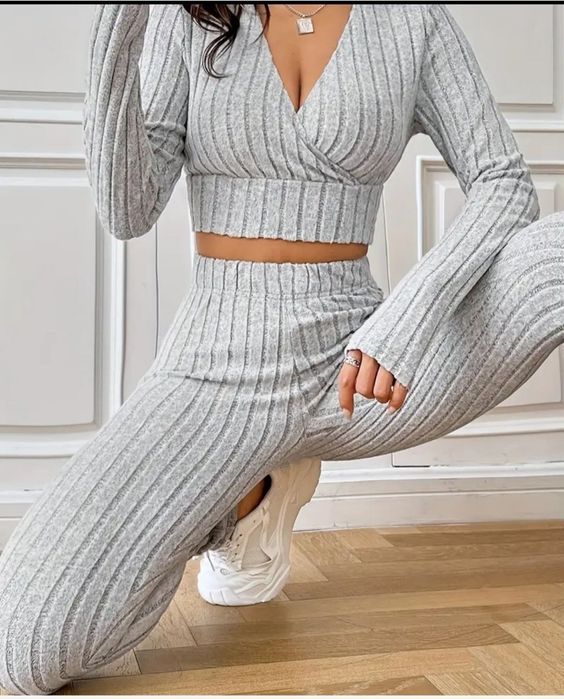 Дамски комплект в сиво